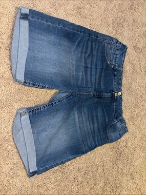 Arizona Jean Company Blue Denim Jean Shorts